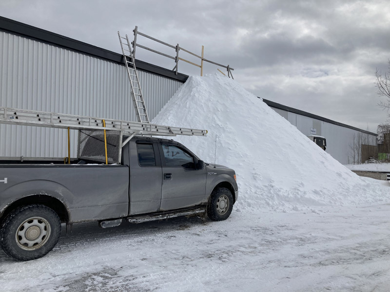 Déneigement de toiture à Granby et Bromont – Vert Pelouse